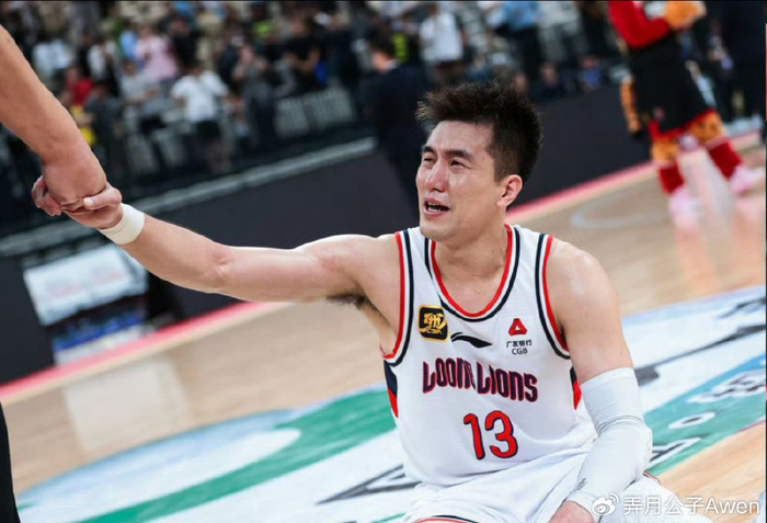 缺席广州NBA季前赛!郭艾伦宣称专心康复却上综艺踢球,球迷:退役吧