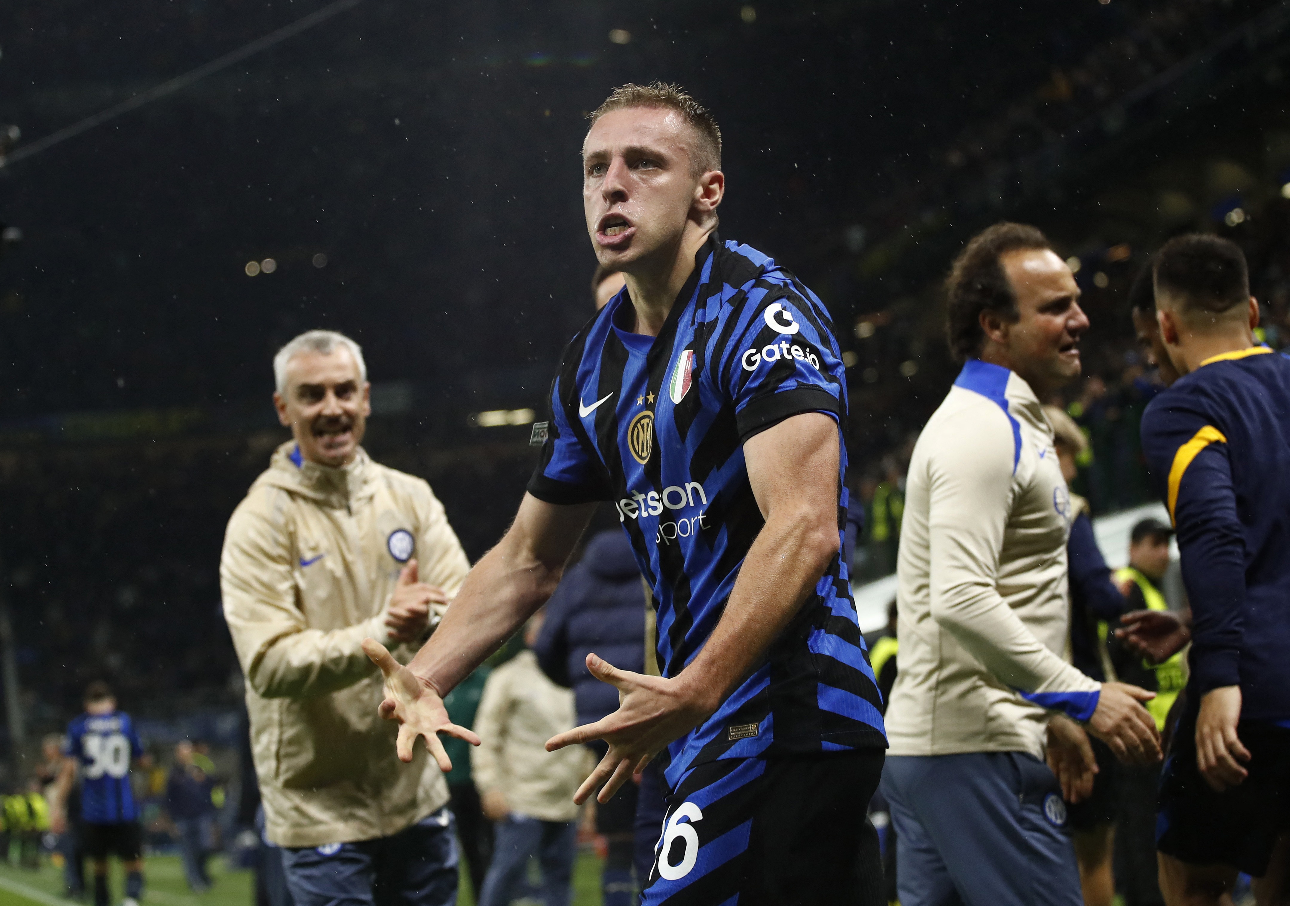 V体育官网-罗马诺:尤文租借+买断选项求购弗拉泰西,国米希望直接收钱