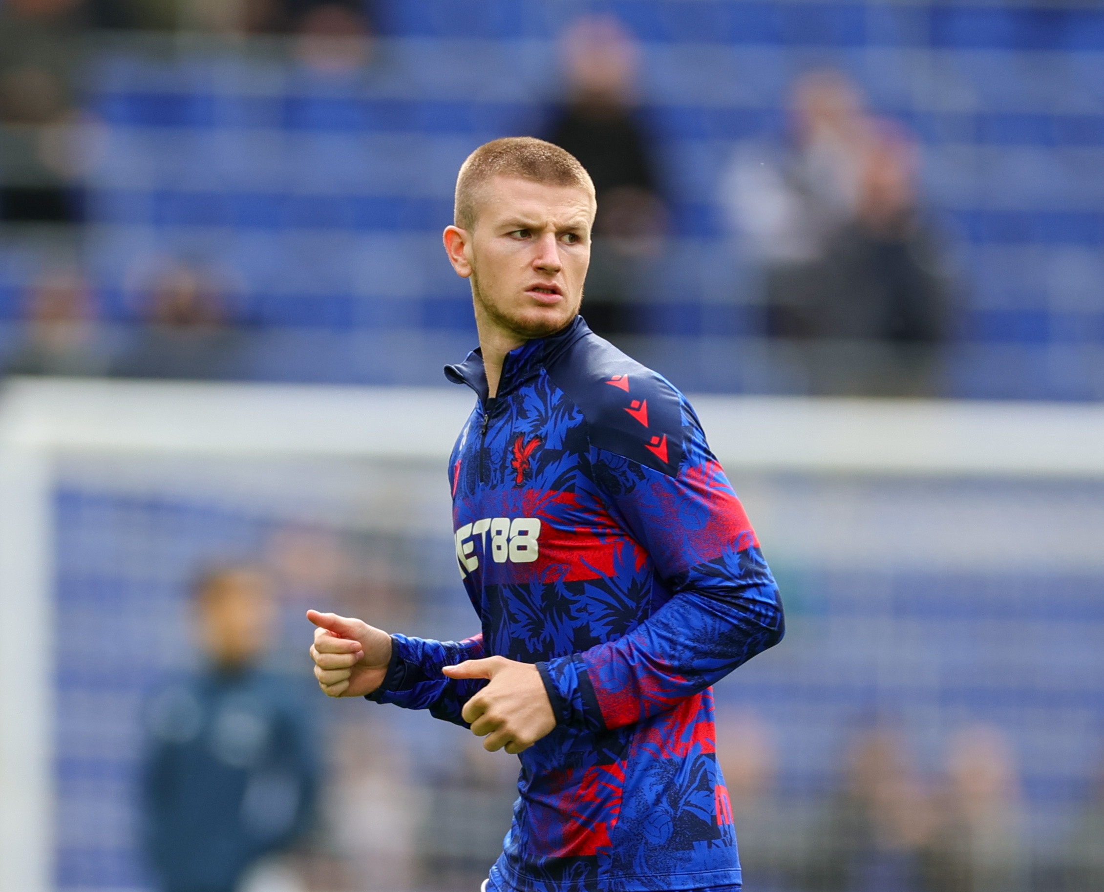 布朗：曼联应该买亚当·沃顿，他与梅努能组成顶级中场组合