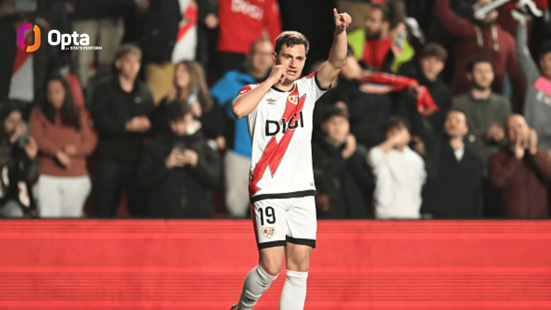 V体育-梅开二度！德弗鲁托斯成巴列卡诺近7年西甲首位进球上双球员