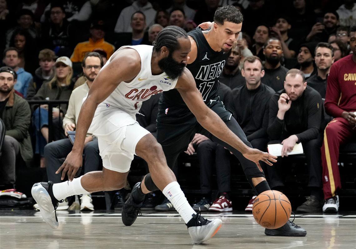 V体育电脑版-哈登复出狂轰22+9+8，还创3大神迹，骑士险胜篮网！虎将惊艳