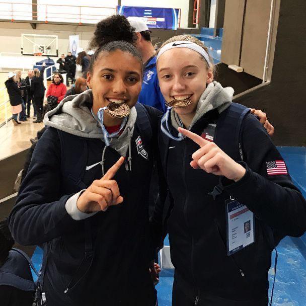 V体育电脑版-库里放话：我的后场搭档要拿双冠，1个月连斩WNBA+奥运金牌